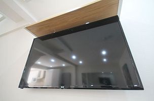 50" HUGE Full HD Digital Television